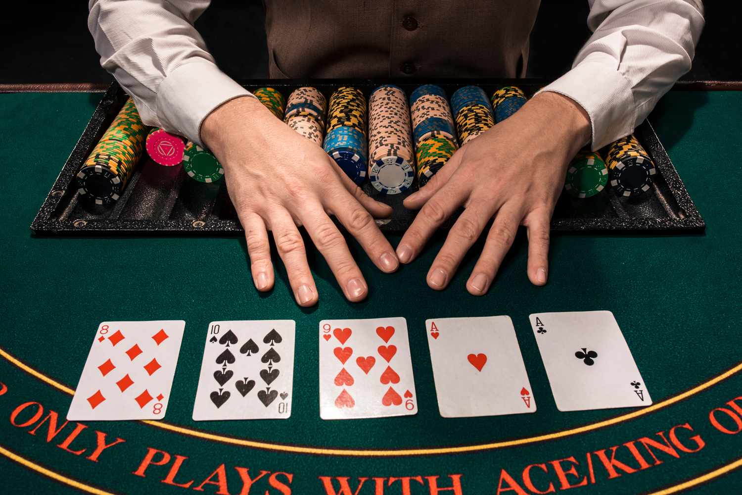 Mga Estratehiya sa Pagtaya sa Teksas Holdem